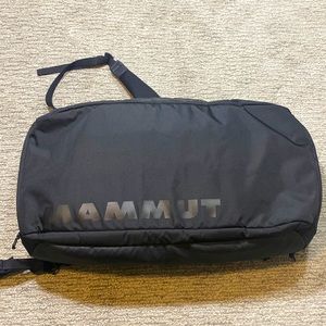 Mammut Seon Cargo 35 travel bag